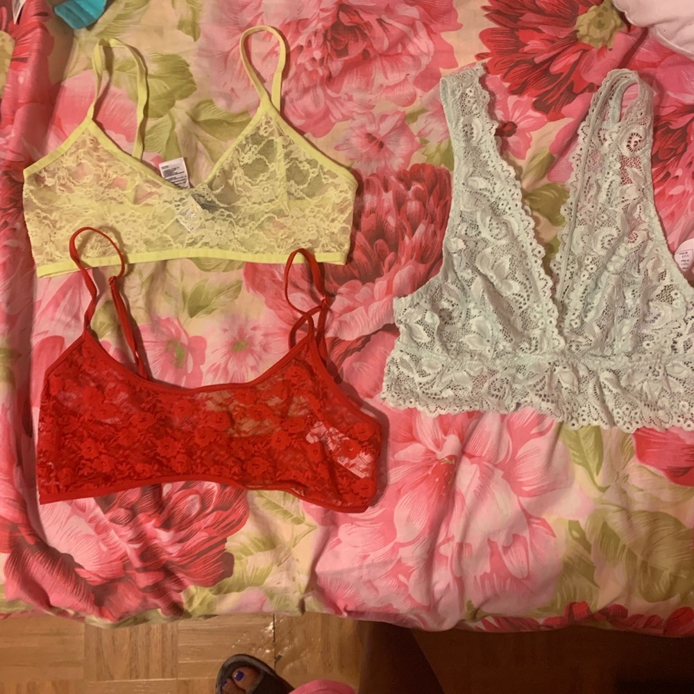 Bras - Picture 2 of 7